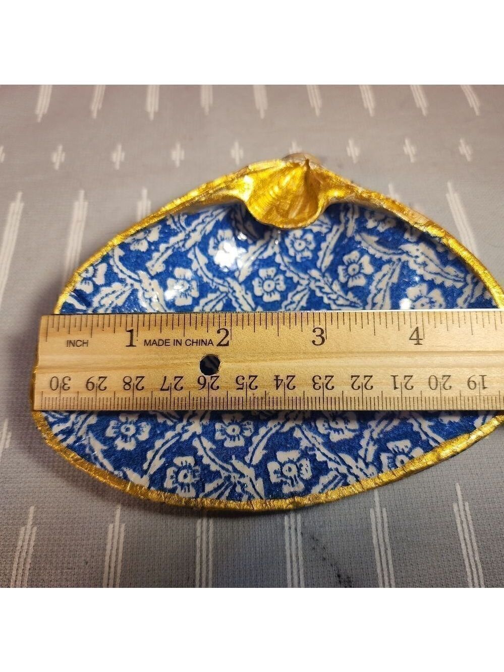 DECOUPAGE CLAM SHELL DECOUPAGE BLUE PATTERN ON A CLAM SHELL TRINKET DISH - Picture 9 of 11